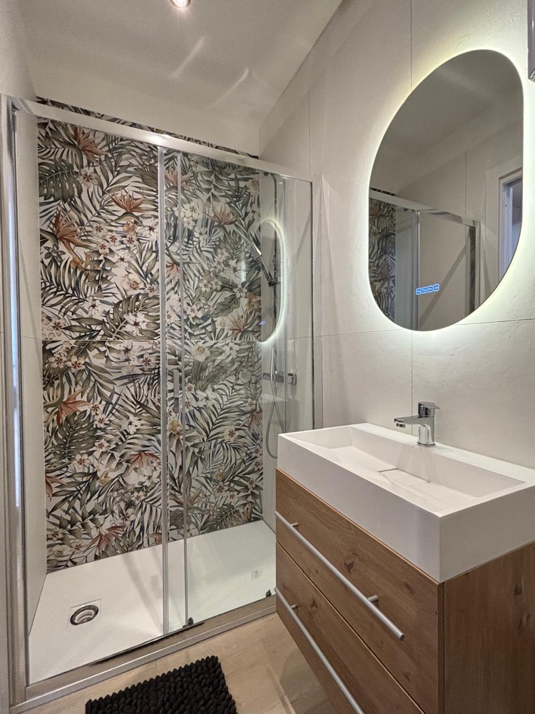 Bagno con doccia del bilocale